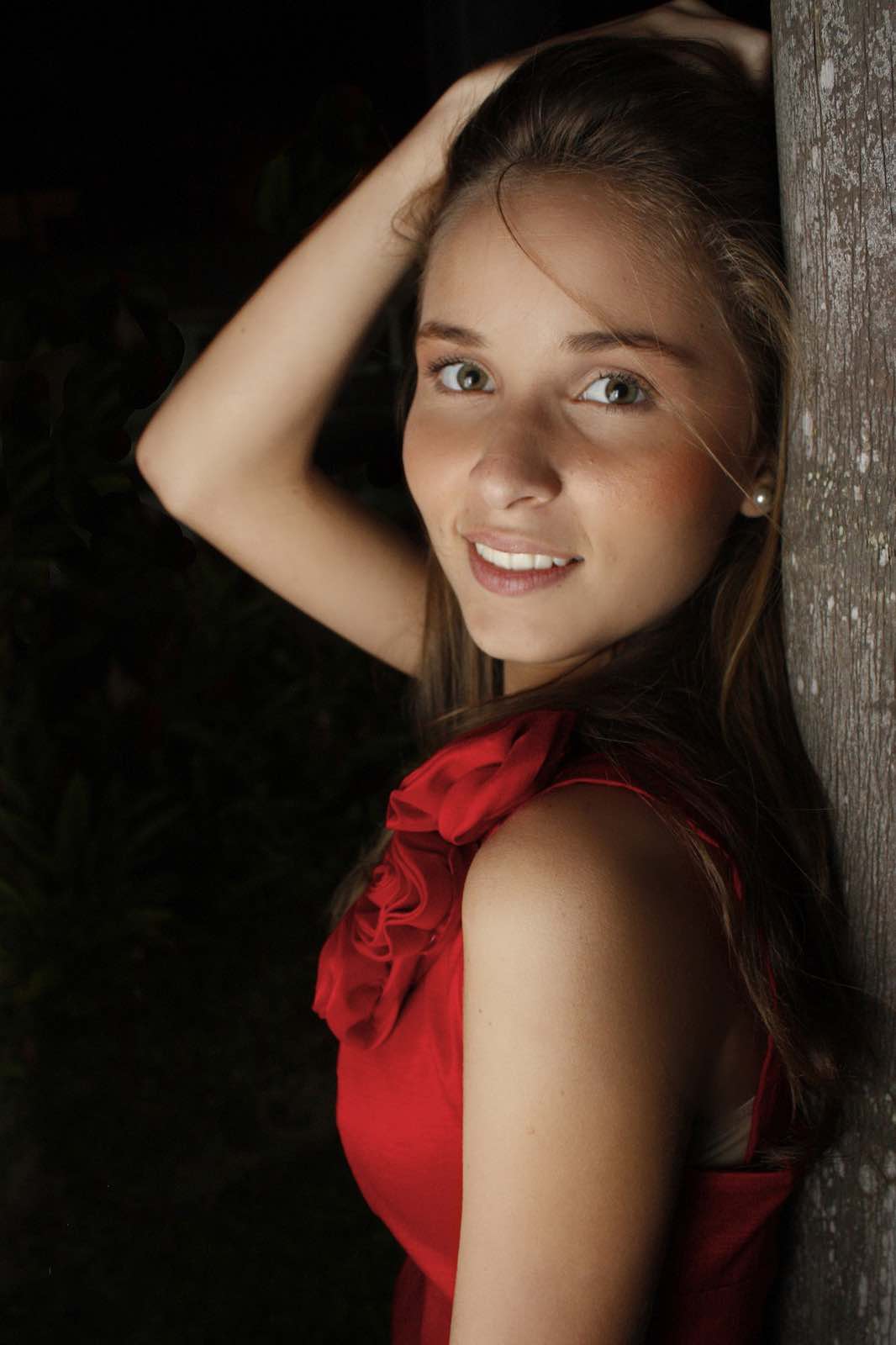 Young_Woman_in_Red_Dress.jpg