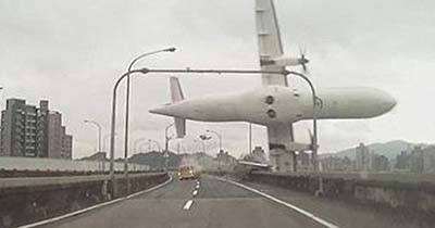 dash-cam-captures-taiwan-plane-crash.jpg