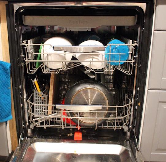 how to load a dishwasher bottom rack 