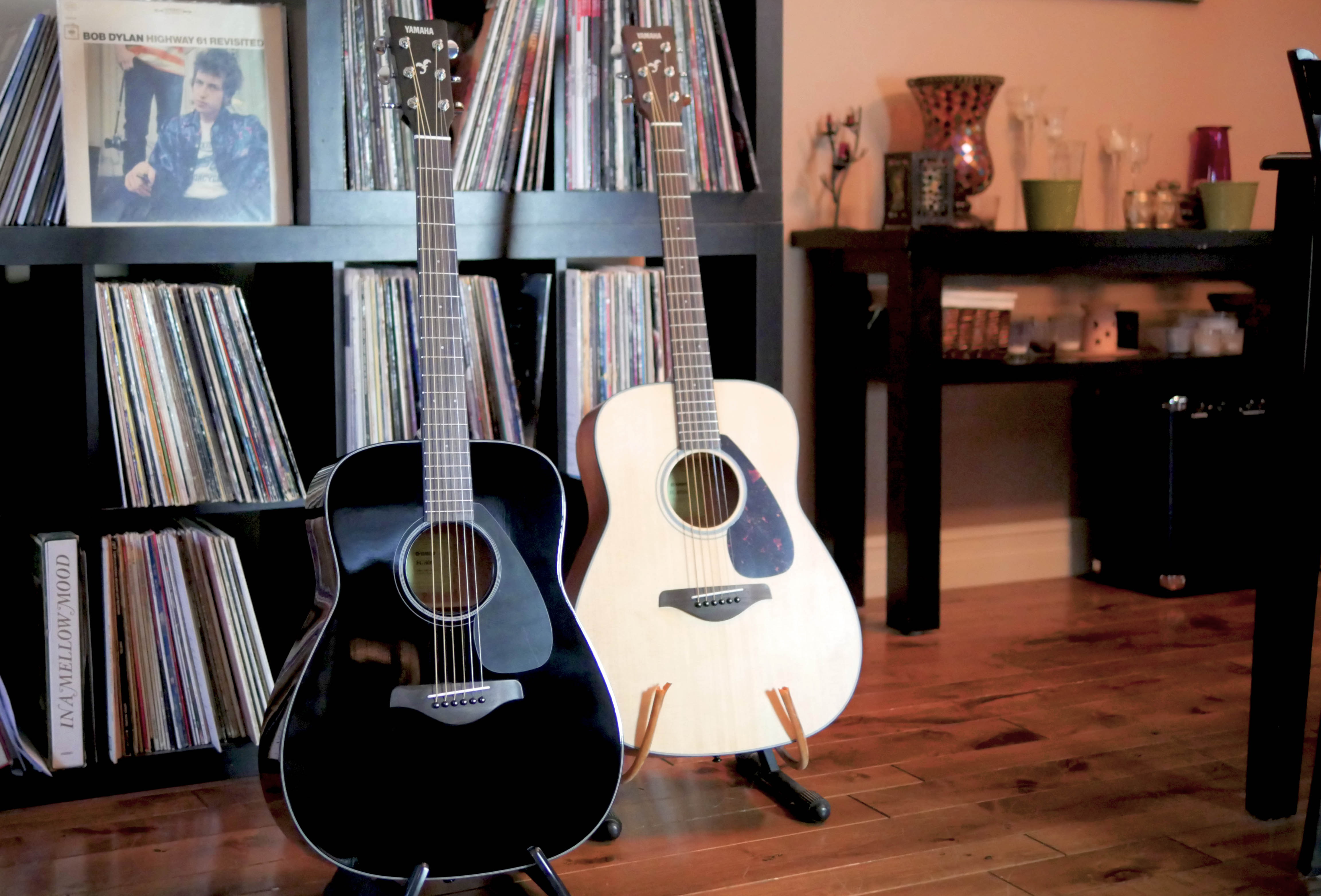 The Yamaha FG800 acoustic guitar, a great guitar for beginners that