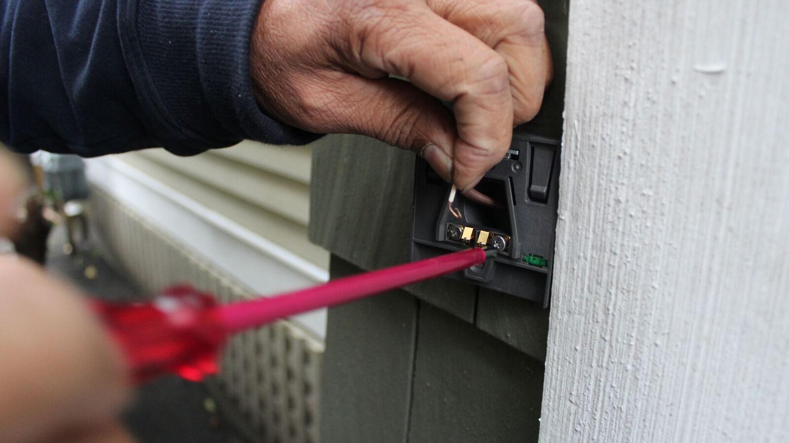 August Doorbell Cam Pro Install Wedge wire