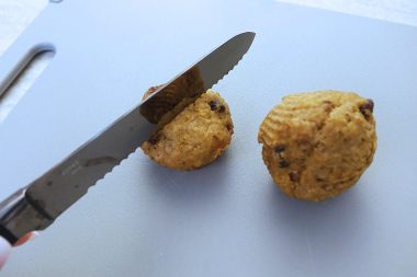 cuisinart elite pro knife - cutting muffin