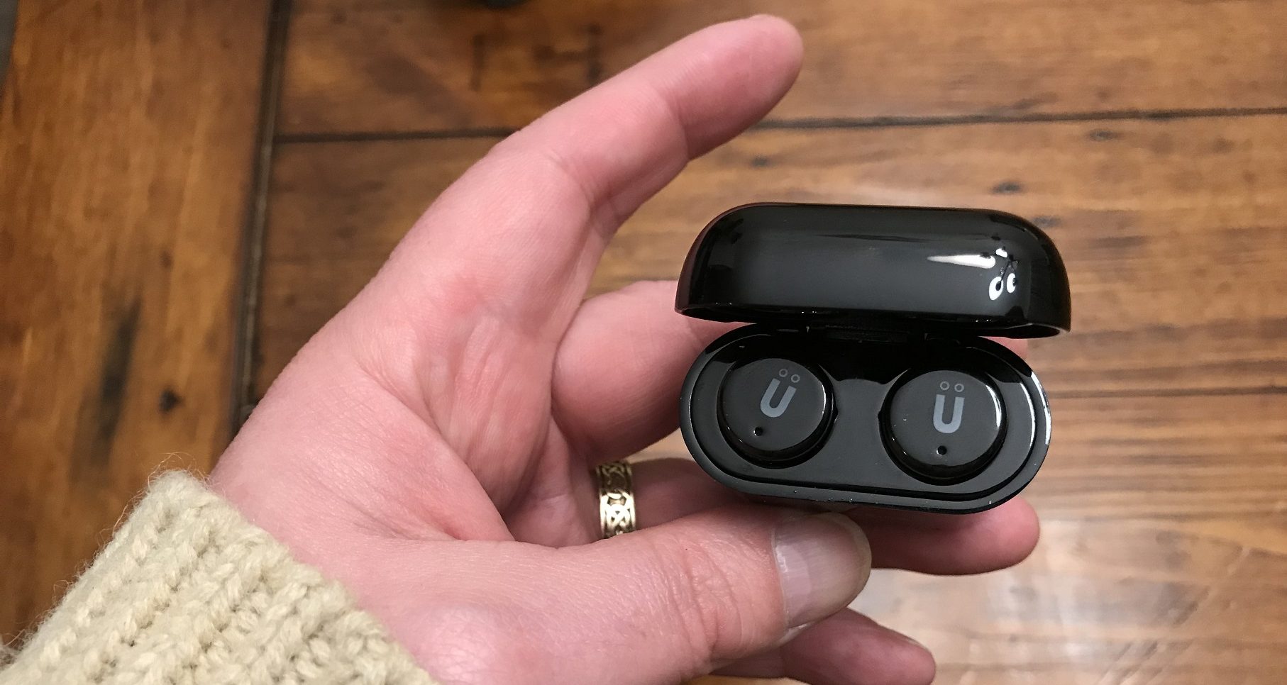 écouteurs bouton sans fil autonomes Pulse Mini d’Uolo - dans la boite