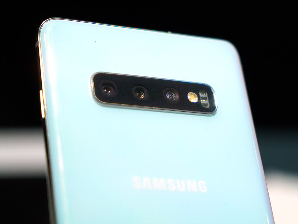 Samsung S10 smart phone camera array