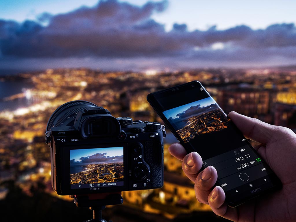 control your DSLR or mirrorless camera 
