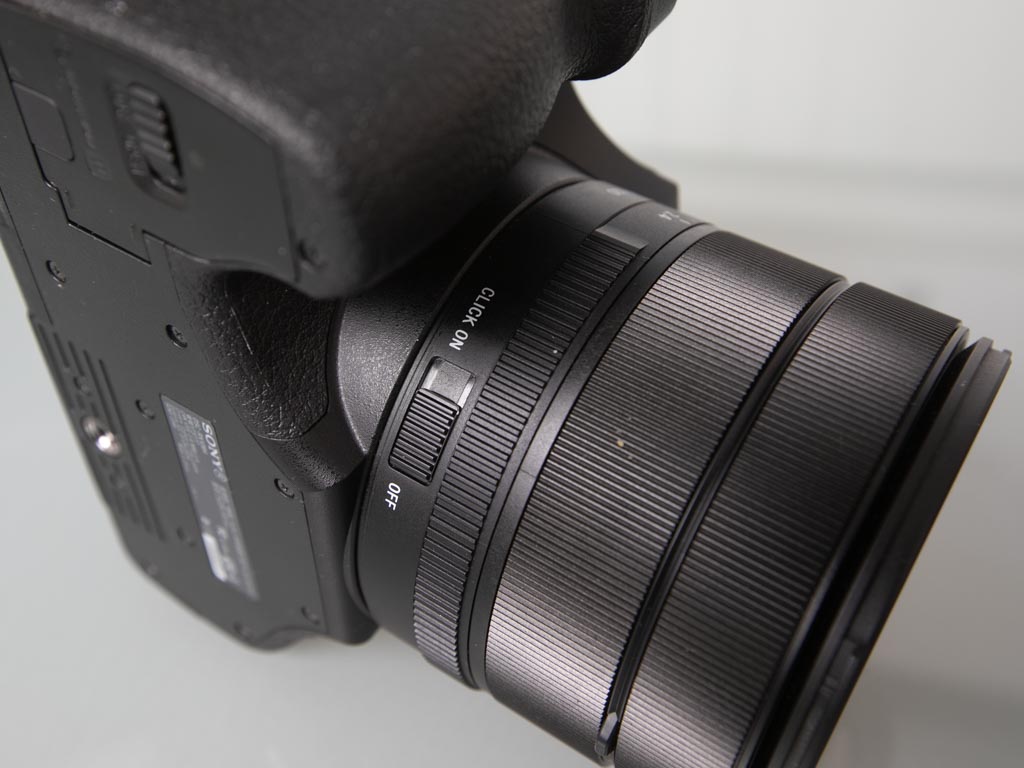 A photo of the declick selector switch on the Sony RX10 IV