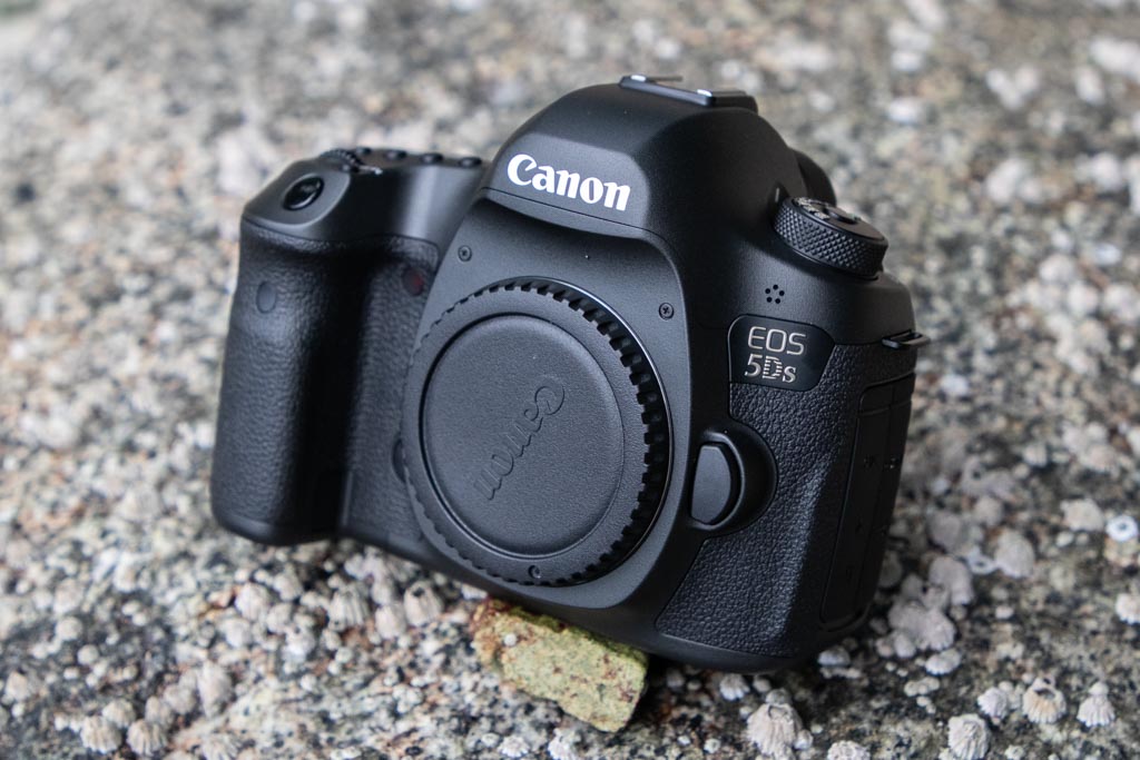 A photo of the front of the Canon 5DS
