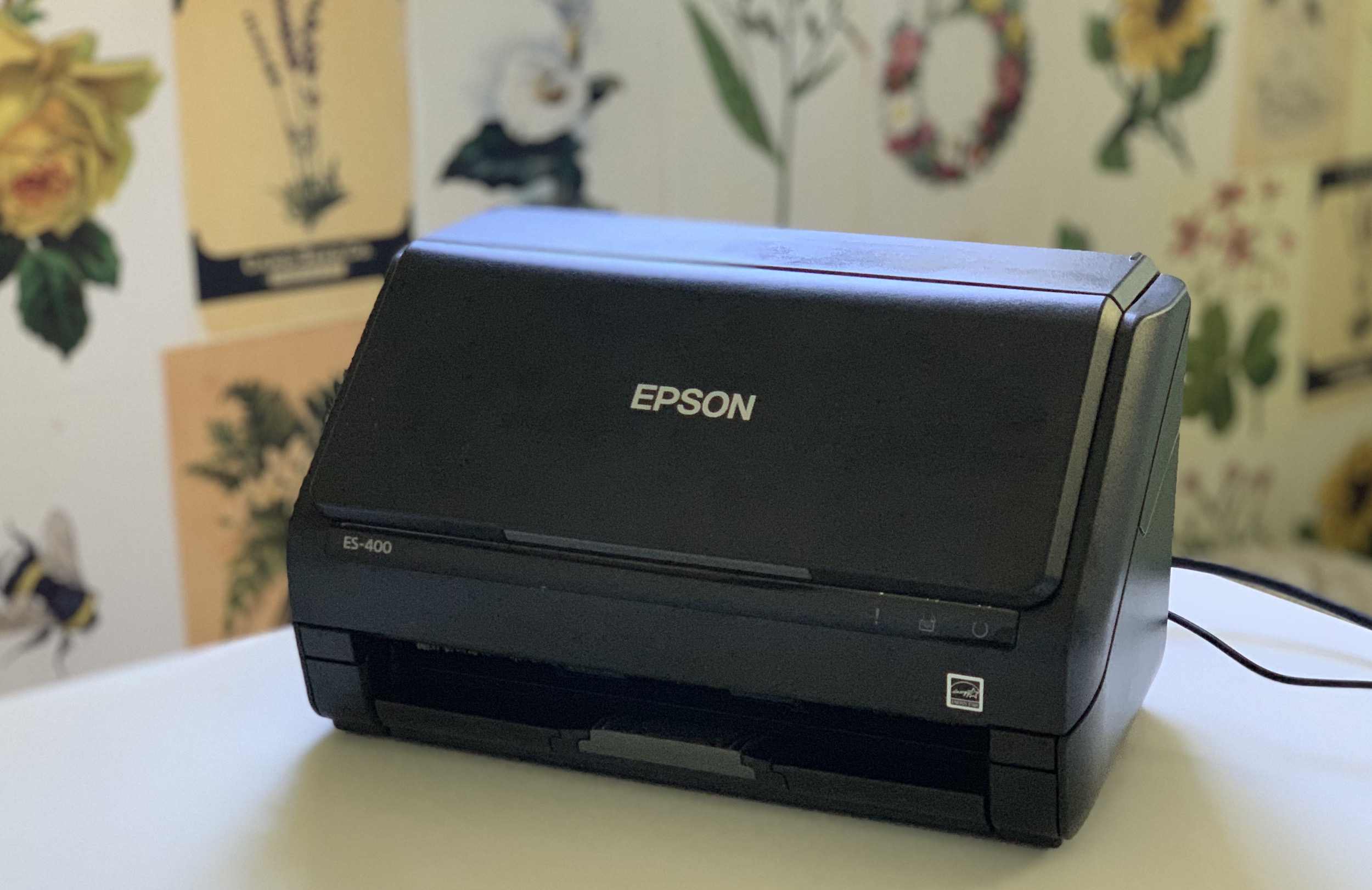 Epson ES-400 scanner closed