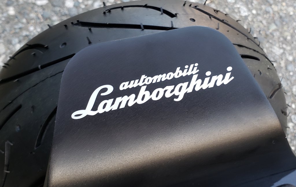 pneu de la planche Lamborghini