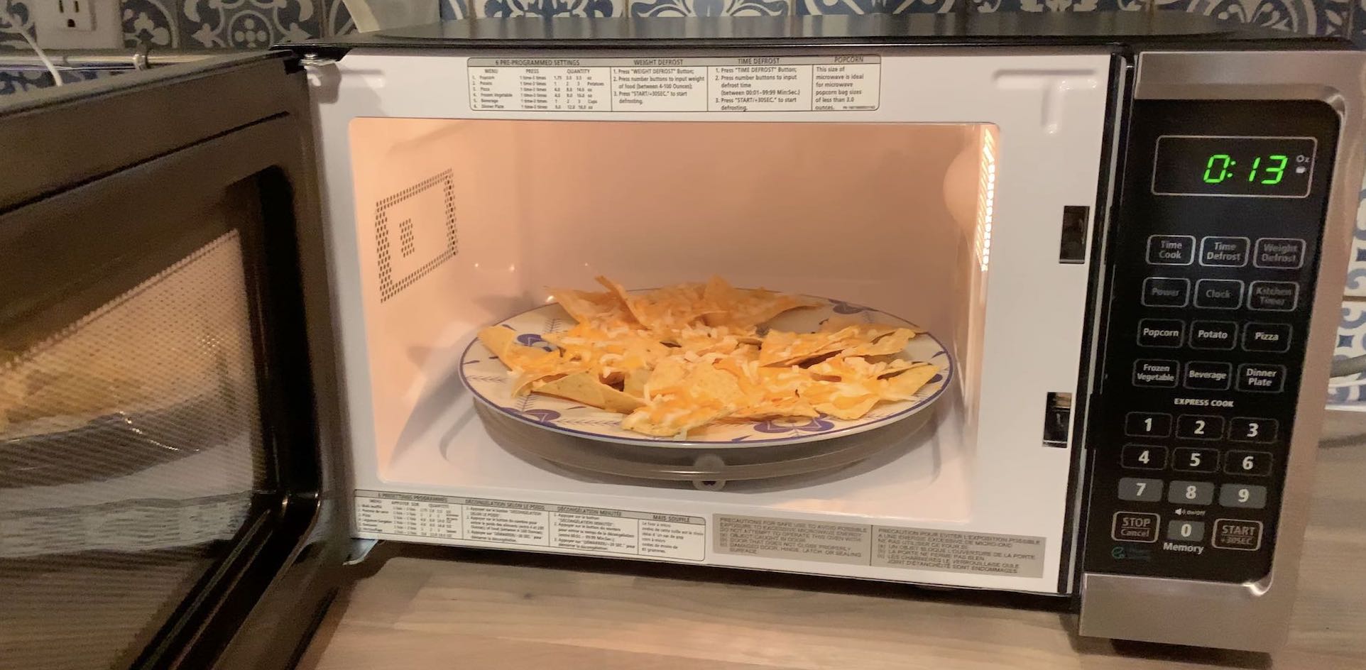 Dinner plate insignia microwave