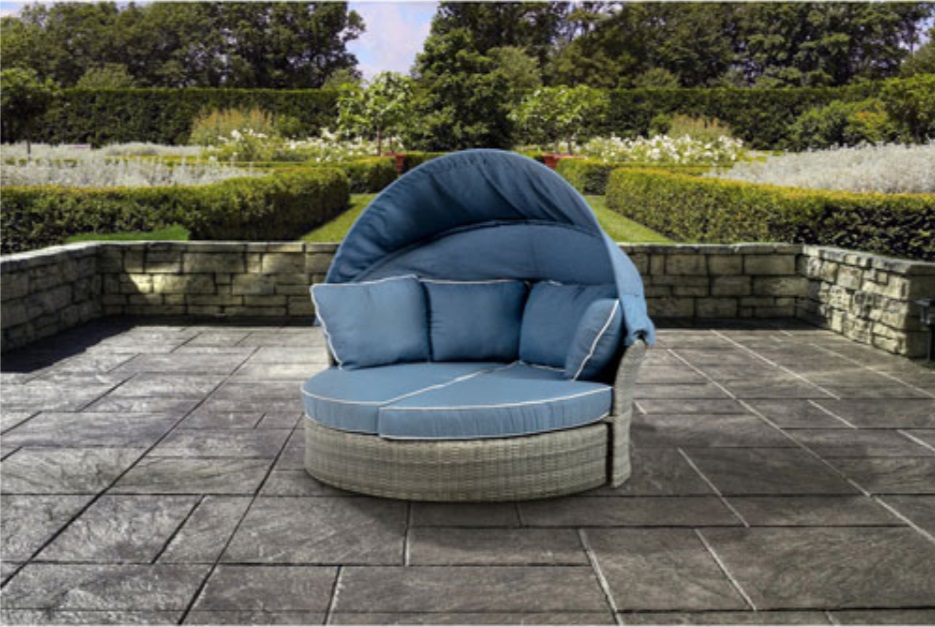 image of the Lioni Elba Daybed on a patio