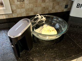Cuisinart HM in use