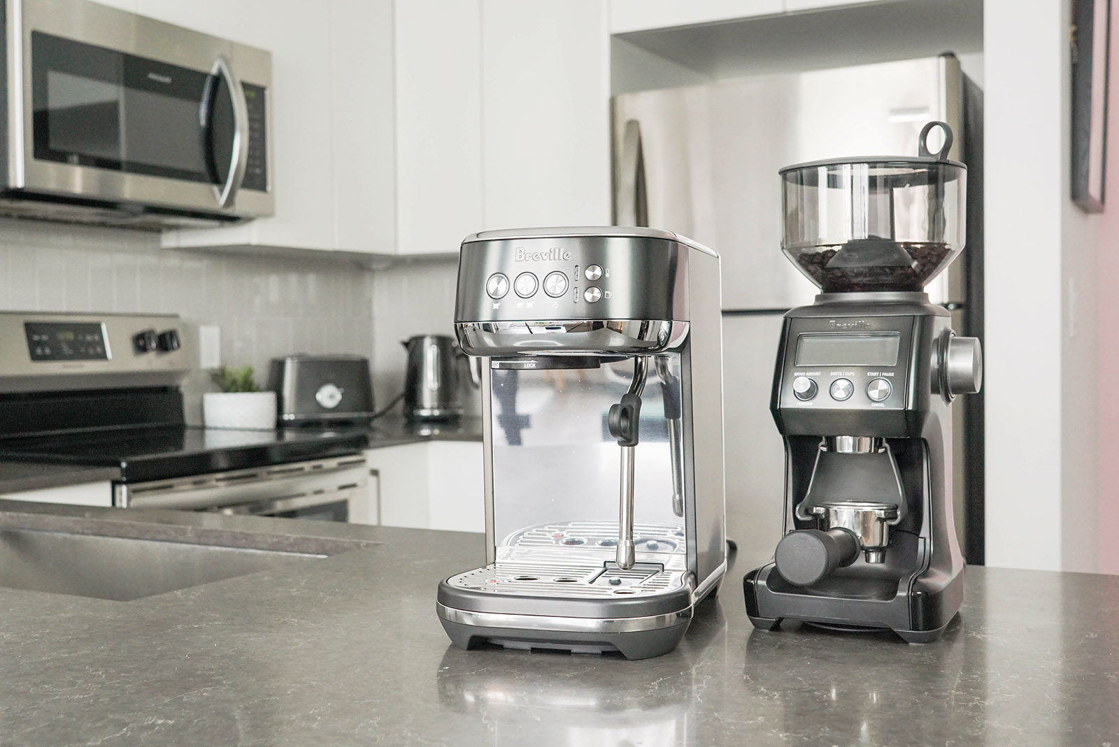 What's in the box of the Breville Smart Coffee Grinder