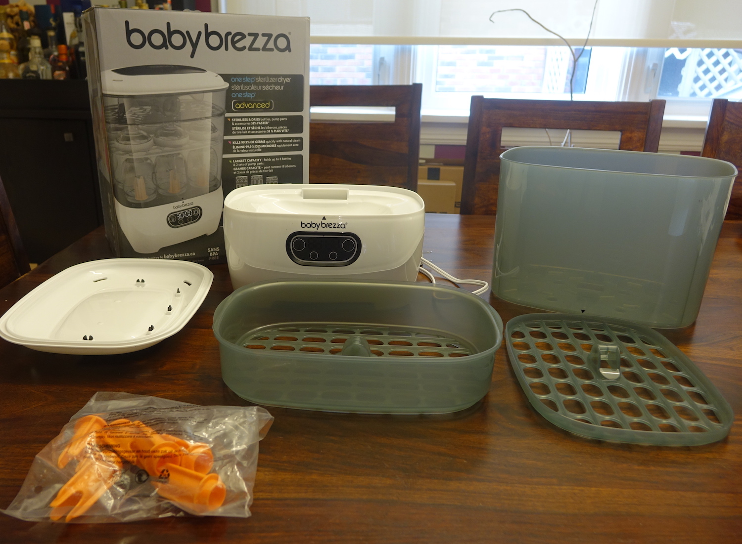 Contents of the Baby Brezza One Step Advanced package.