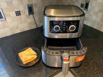 Insignia 4.8L grilled cheese