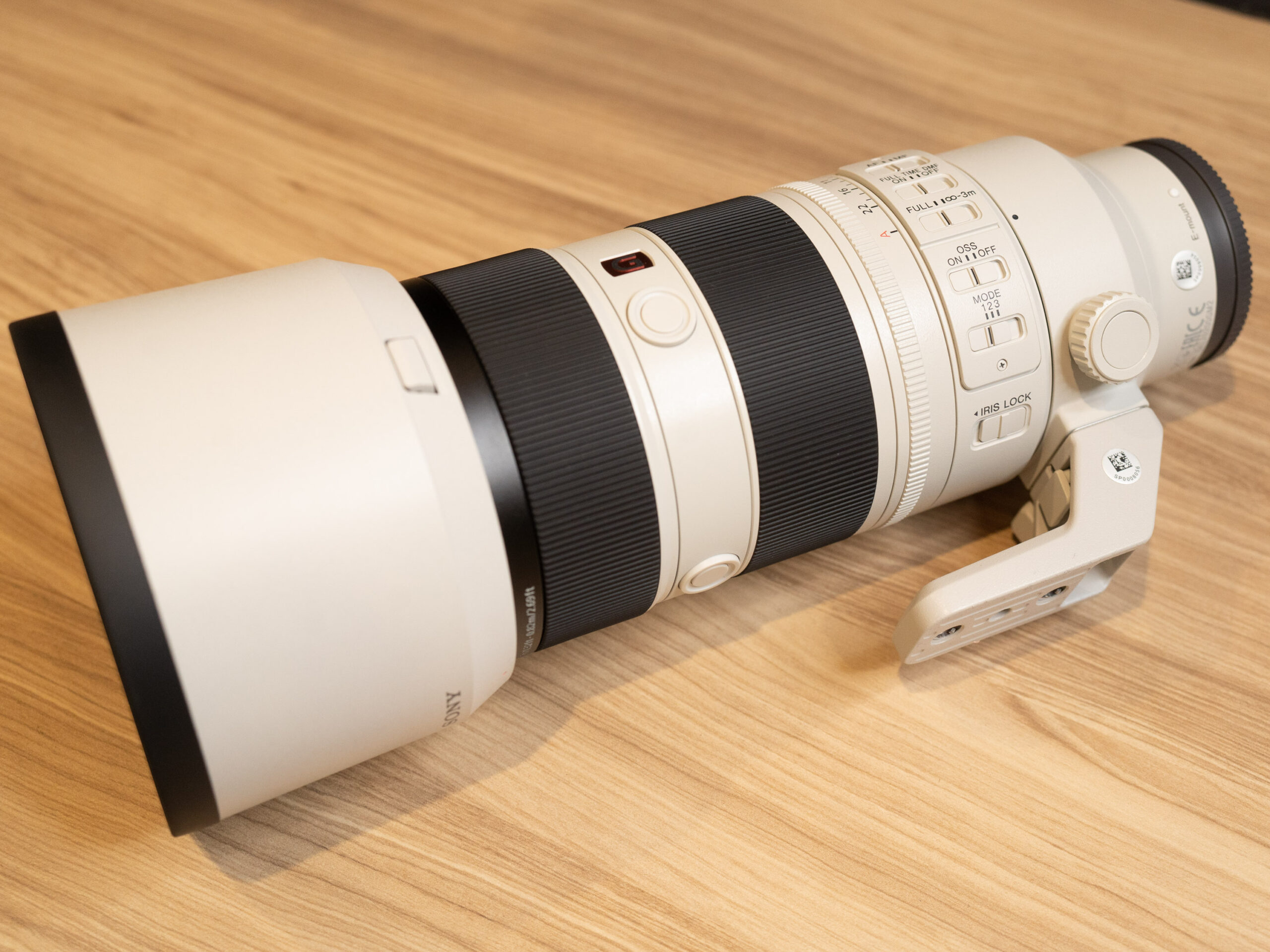 A photo of the Sony 70-200mm f/2.8 lens 