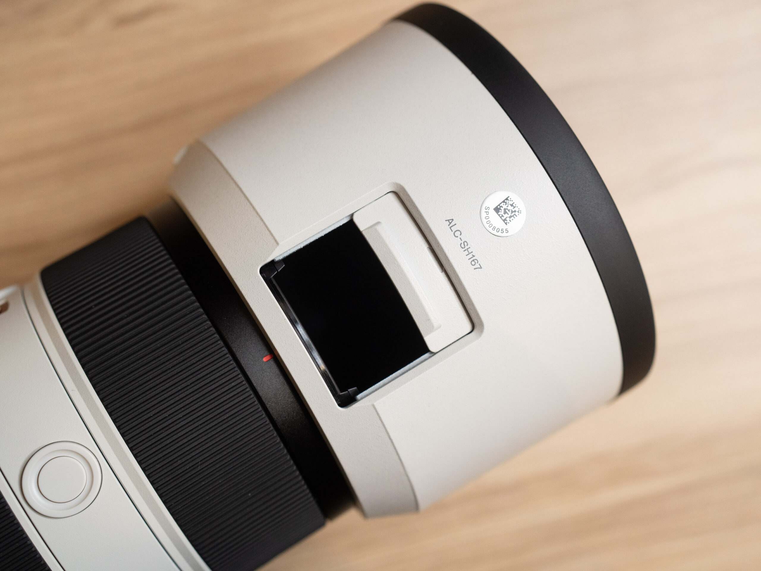 A close-up of the door in the lens hood of the Sony FE 70-200mm F2.8 GM OSS II