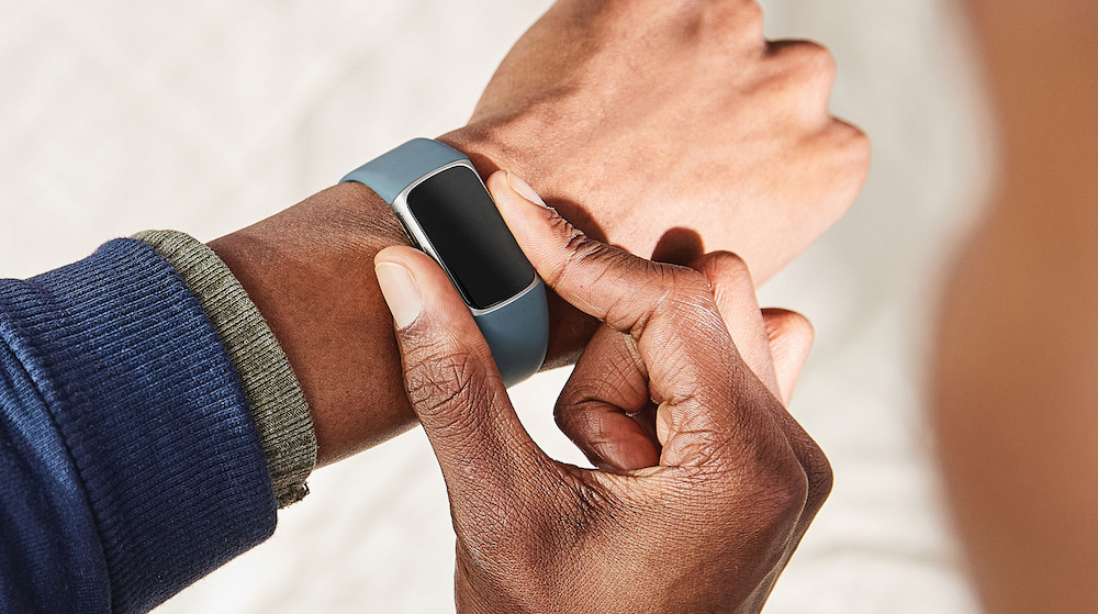fitbit charge 5 on wrist