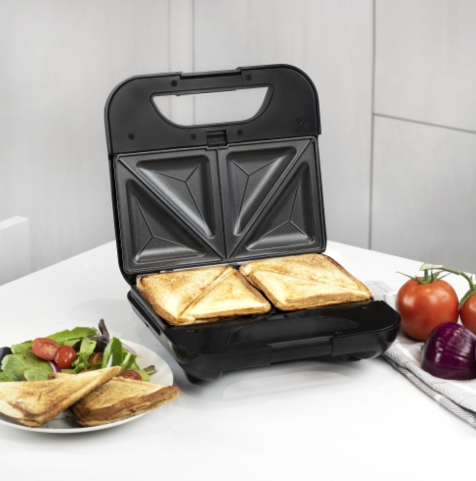 Sandwich maker with sandwich inside for school lunch