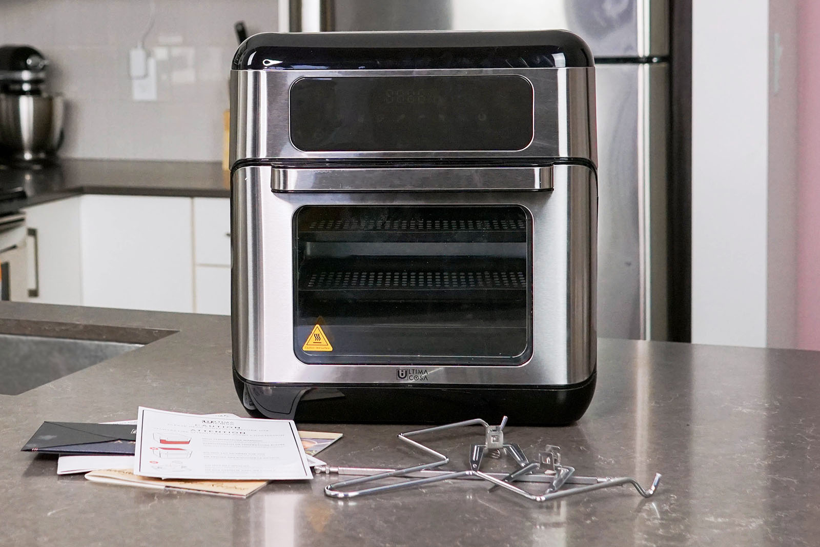 What's in the box of the Ultima Cosa rotisserie 10L air fryer