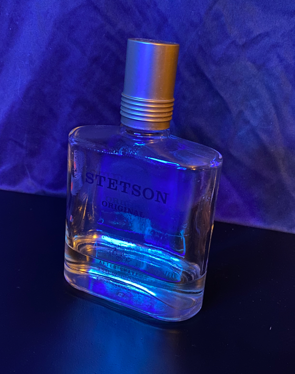 Aftershave bottle being illuminated by the Mobifoto Ring light on a black backdrop