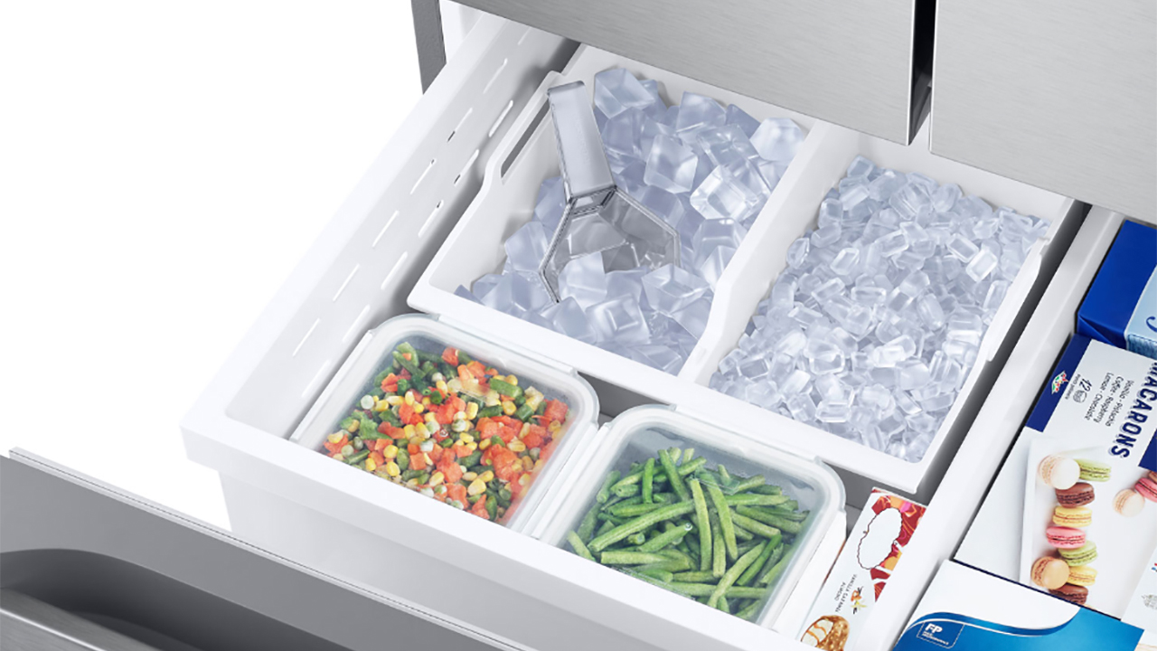 Овощи в морозилке в холодильнике