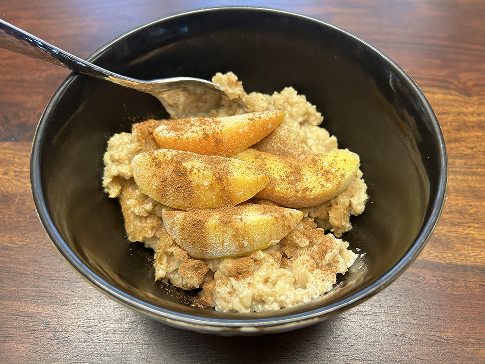 Oatmeal with peaches