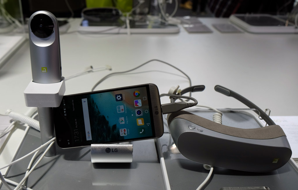 LG-G5-with-360-cam-VR-headset.jpg