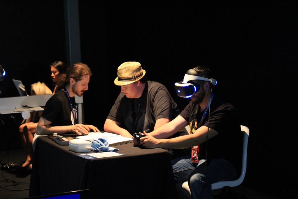 Playstation-VR-E3-2015-playing.jpg