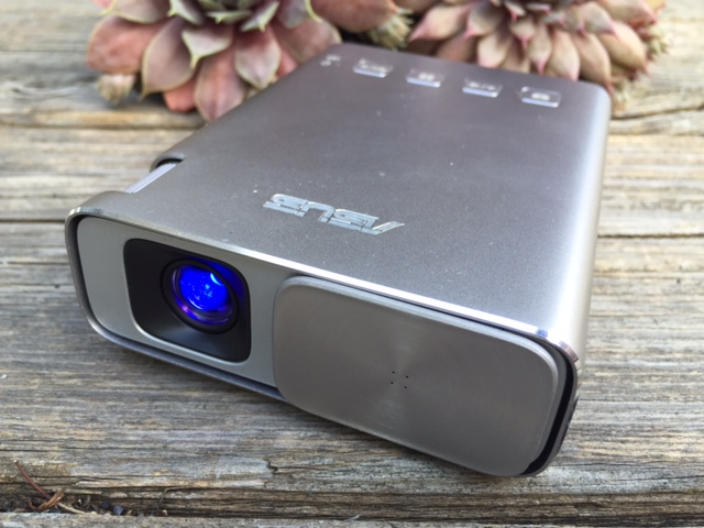 ASUS ZenBeam E1 Pocket Projector review | Best Buy Blog