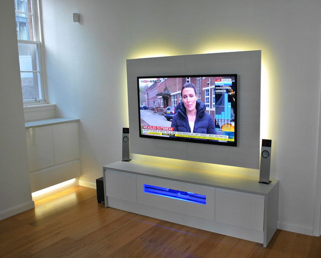 apartment modern-home-theater courtesy Houzz