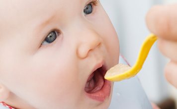 feeding baby solids