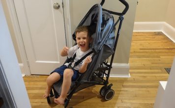 guzzie and guss lightweight stroller with child