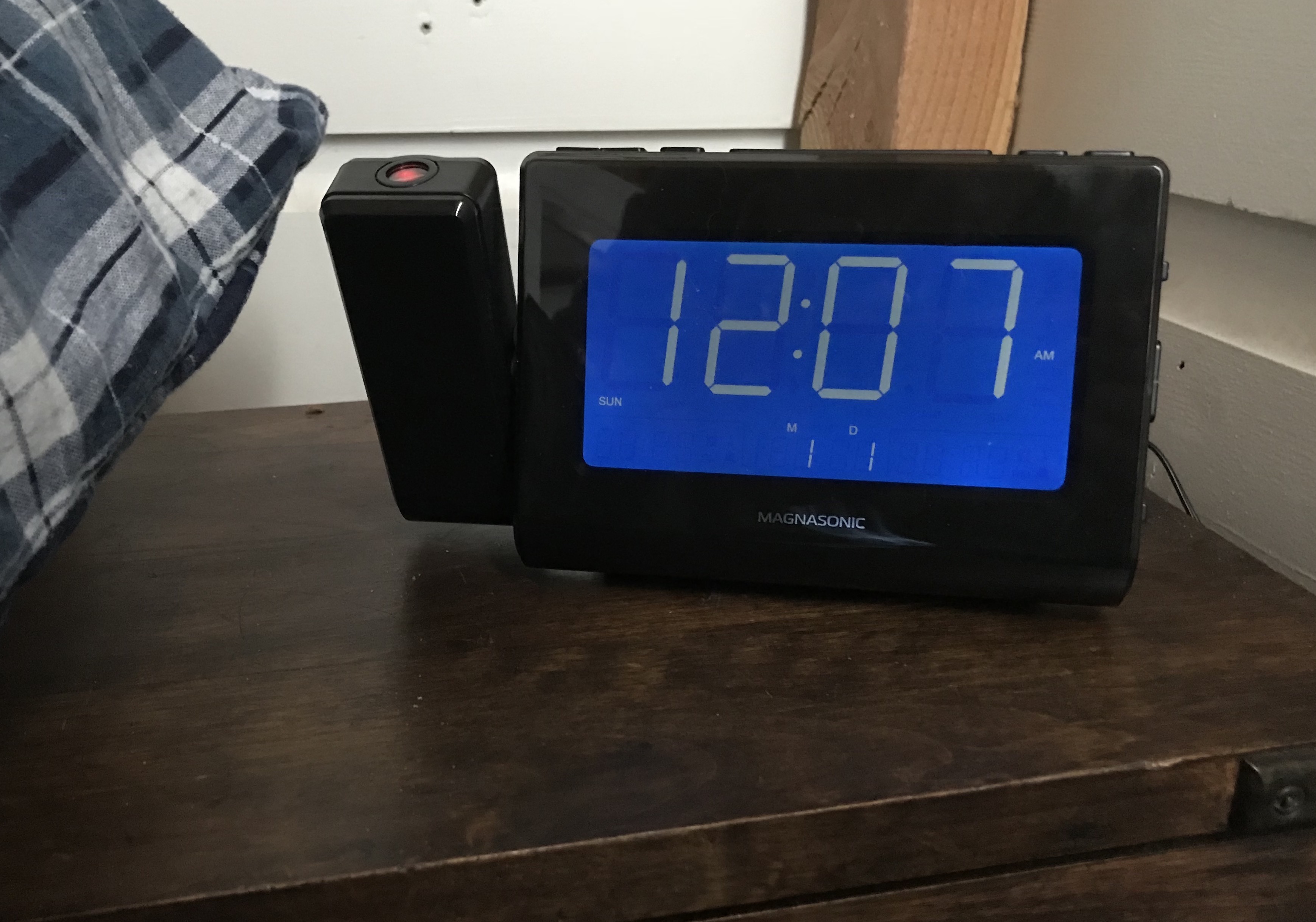 Magnasonic USB clock radio