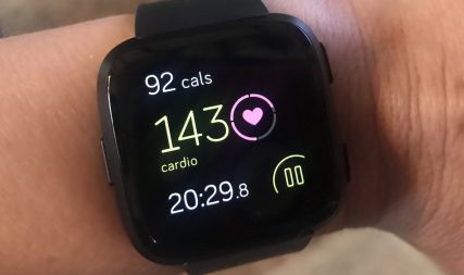 fitbit versa lite heart rate monitor