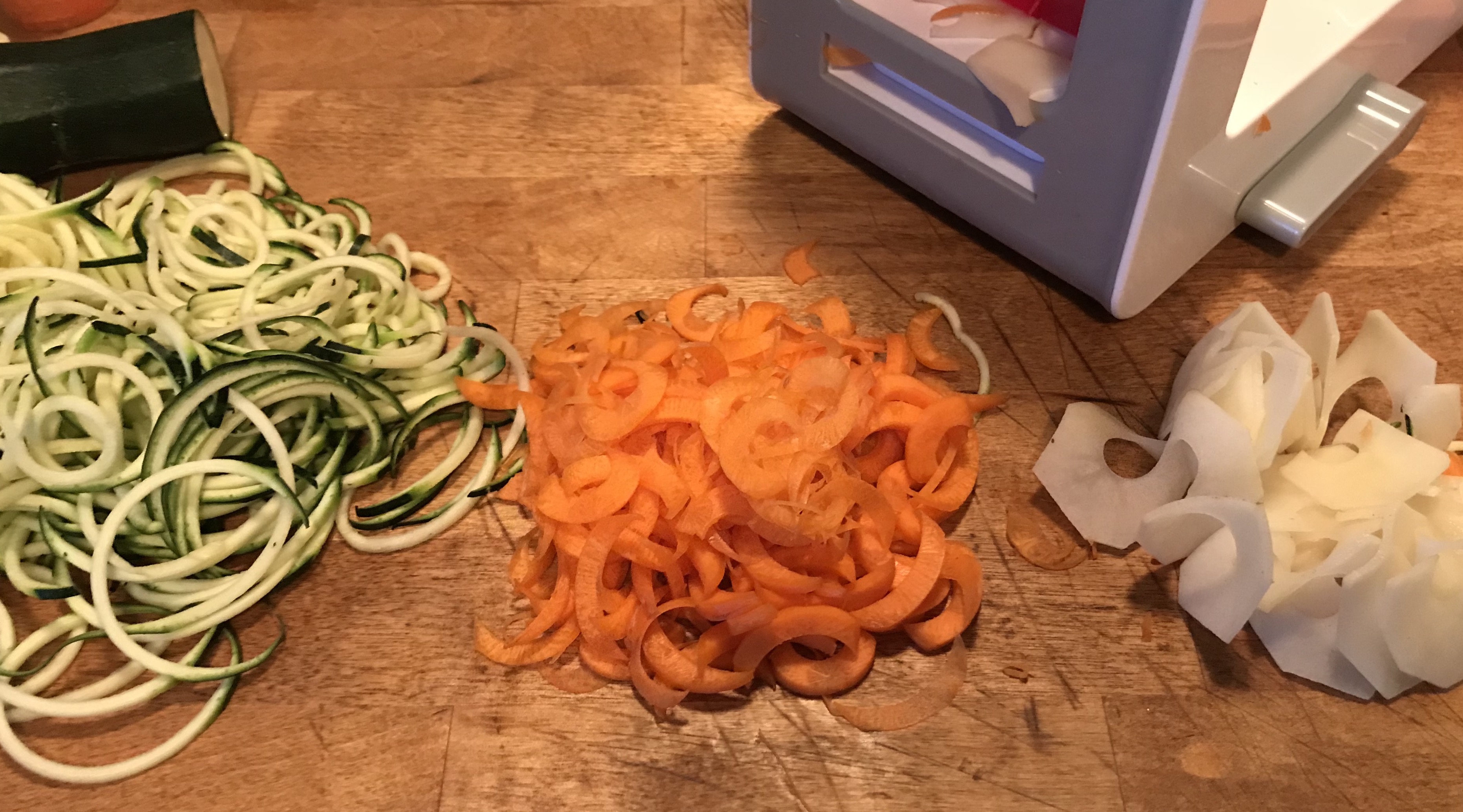 https://blog.bestbuy.ca/wp-content/uploads/2018/07/OXO-Spiralizer-vegetables.jpg