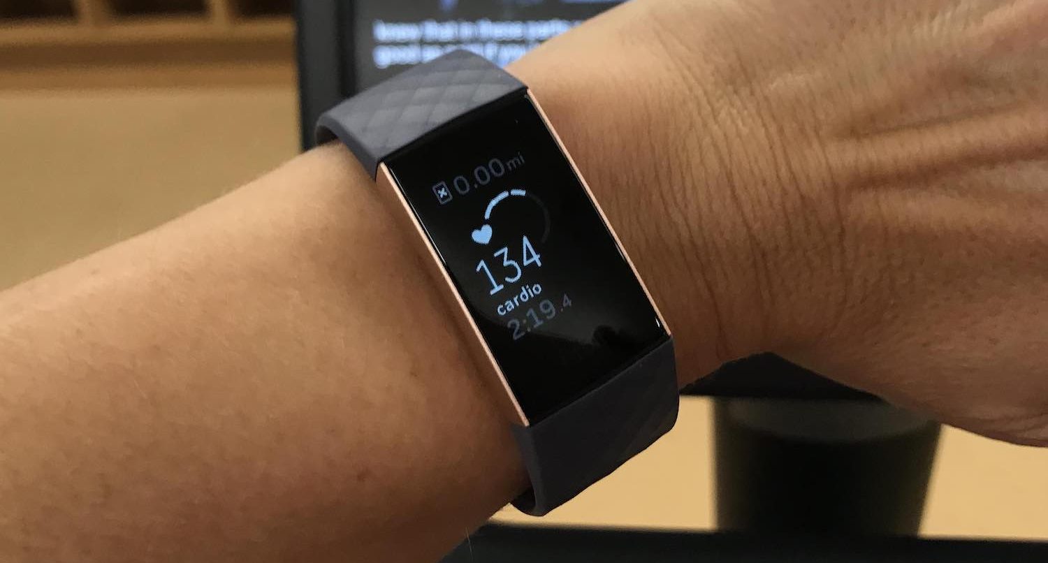 Saucer Predictor Svarende til Fitbit Charge 3 with heart rate monitor review