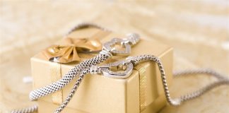 why jewelry is always a great gift
