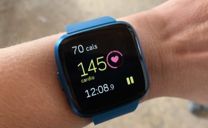 my fitbit versa heart rate is not working