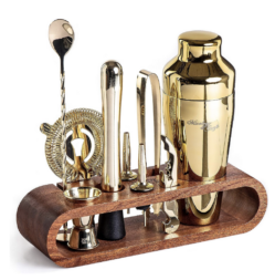 Cocktail shaker set in gold