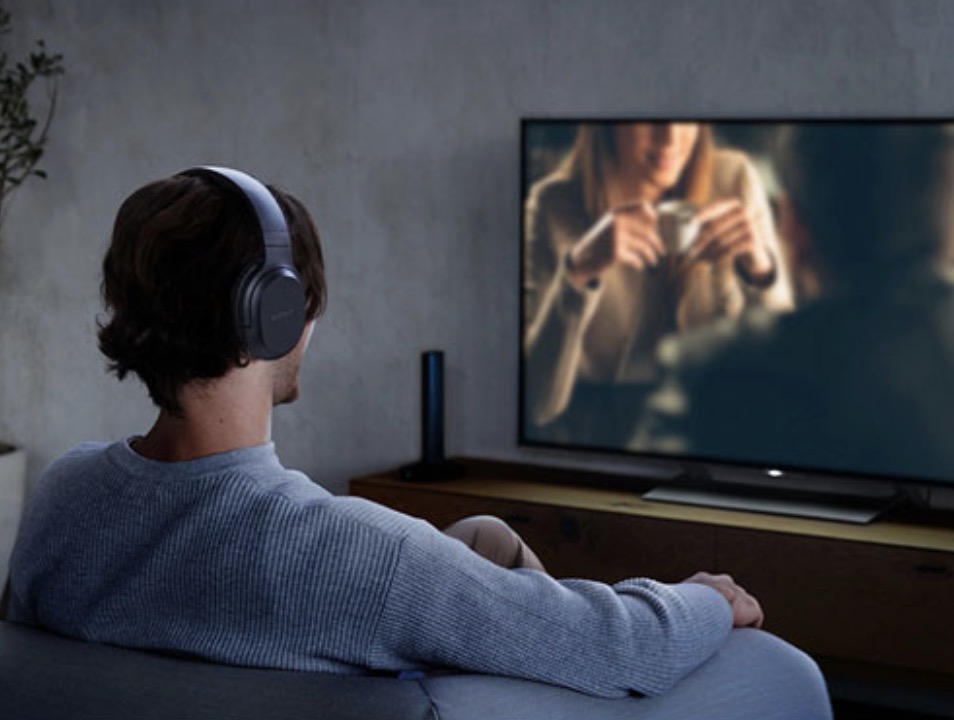 3 ways to connect headphones to your TV