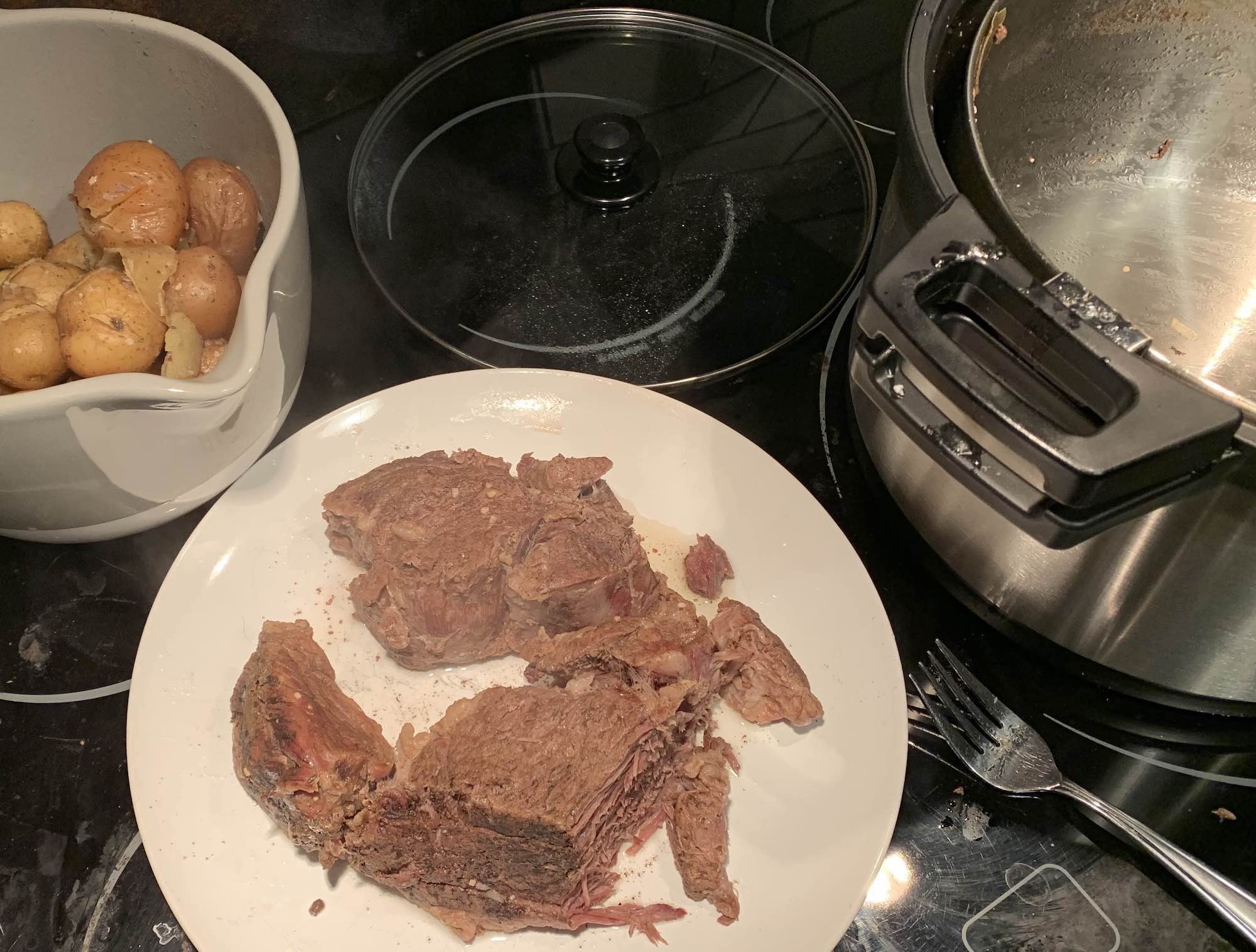 Tiger Magic Cooker roast beef and potatoes