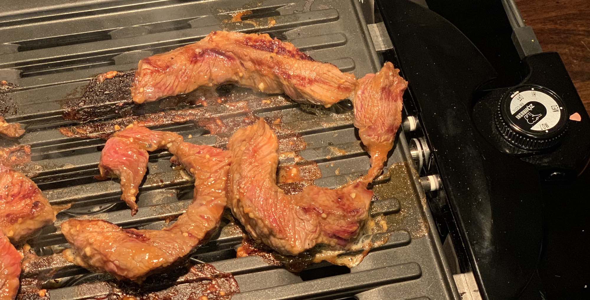 https://blog.bestbuy.ca/wp-content/uploads/2020/04/Zojirushi-indoor-grill-steak.jpg