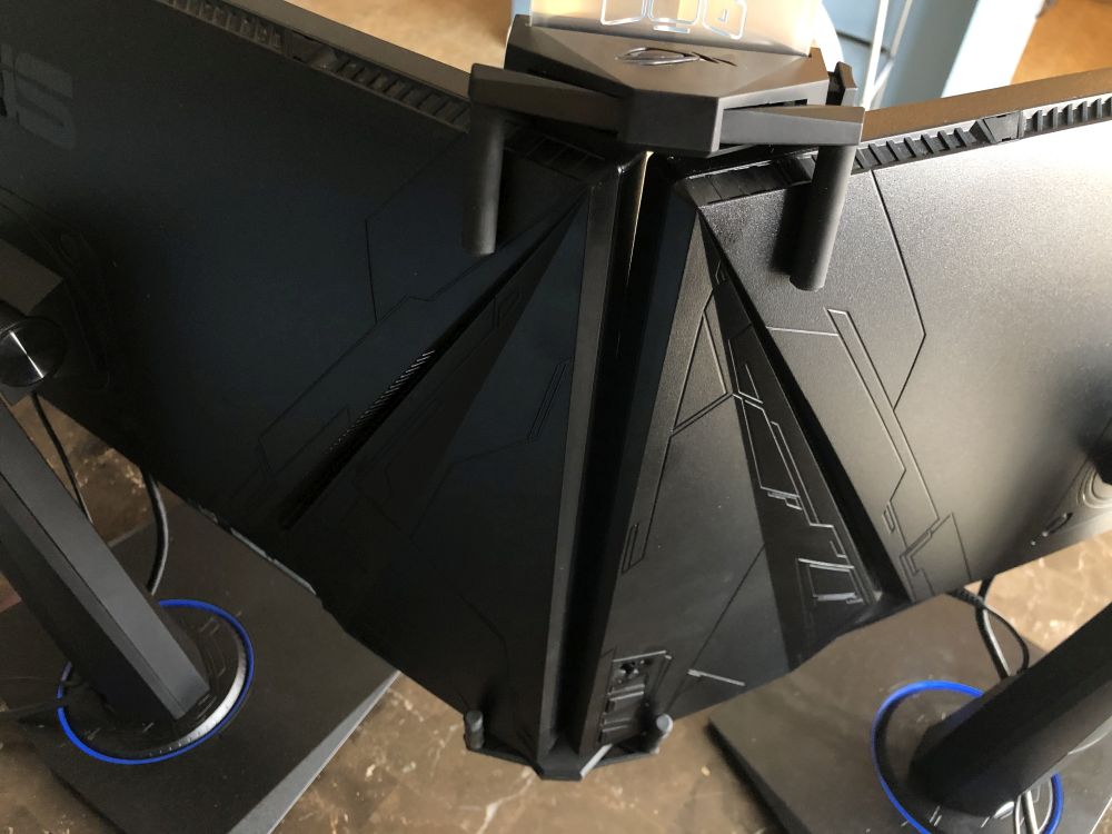 PC gaming with a three-monitor bezel-free setup