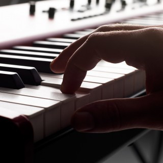Les accessoires indispensables lors de l'achat d'un piano numérique -  BACKLINE ET PIANOS