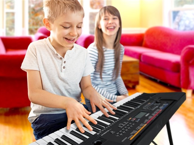 Les accessoires indispensables lors de l'achat d'un piano numérique -  BACKLINE ET PIANOS