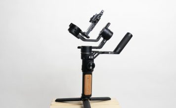 A photo of the FeiyuTech AK2000S camera stabilizer