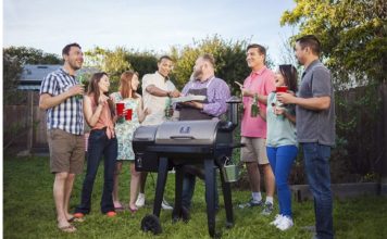 how to host an outdoor party feature image