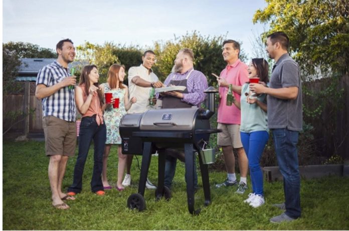 how to host an outdoor party feature image