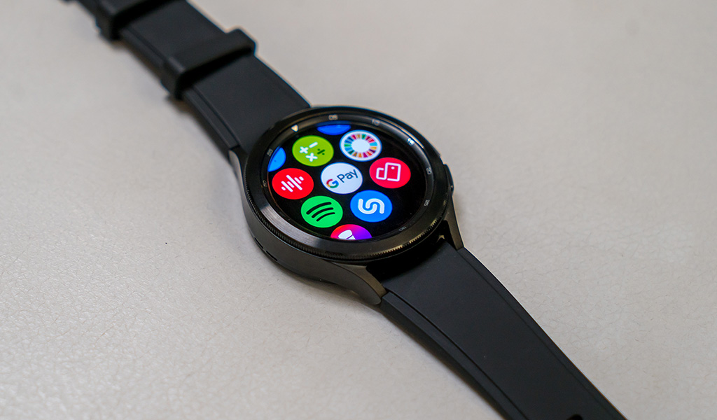 Samsung Galaxy Watch4 and Galaxy Watch4 Classic gain bug fixes and  improvements with One UI Watch 4.5 Beta 5 -  News